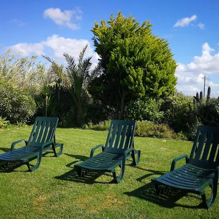 Surf House Helena 게스트하우스 4*