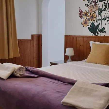 Surf House Helena 발리알