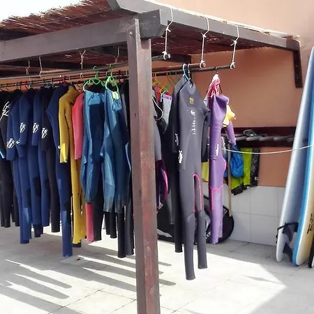 Surf House Helena 4* 발리알